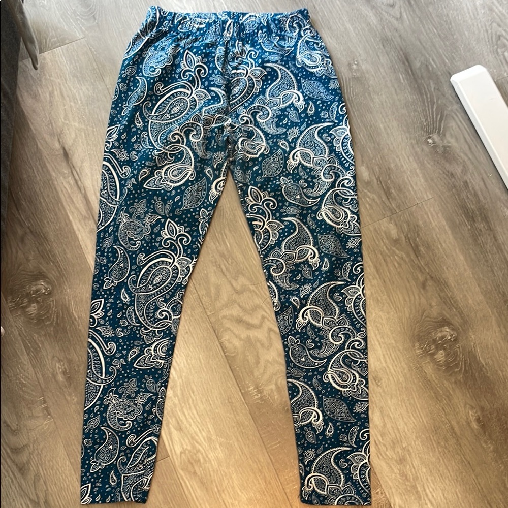 $5 add on - EXTRA SOFT Paisley Print Leggings with Elastic Waistband